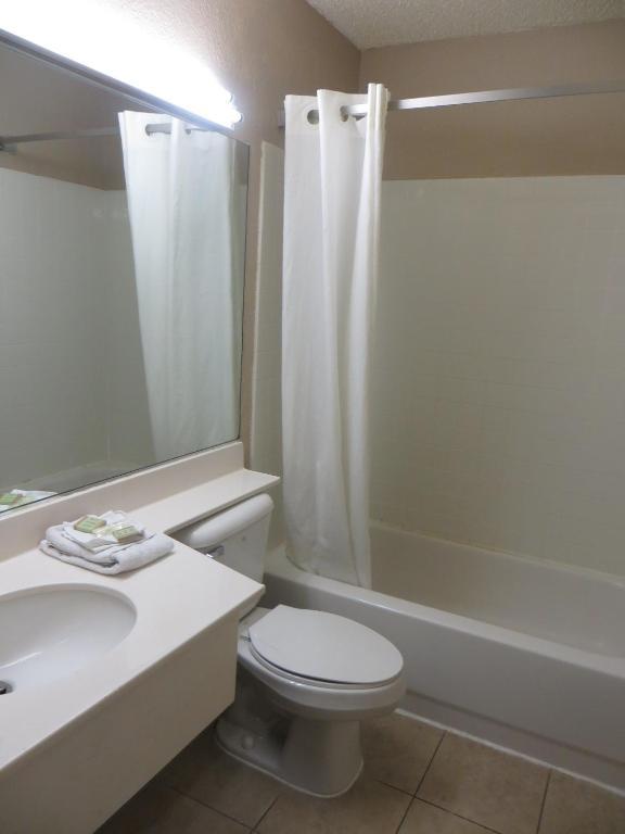 Rodeway Inn Waukegan - Gurnee Quarto foto